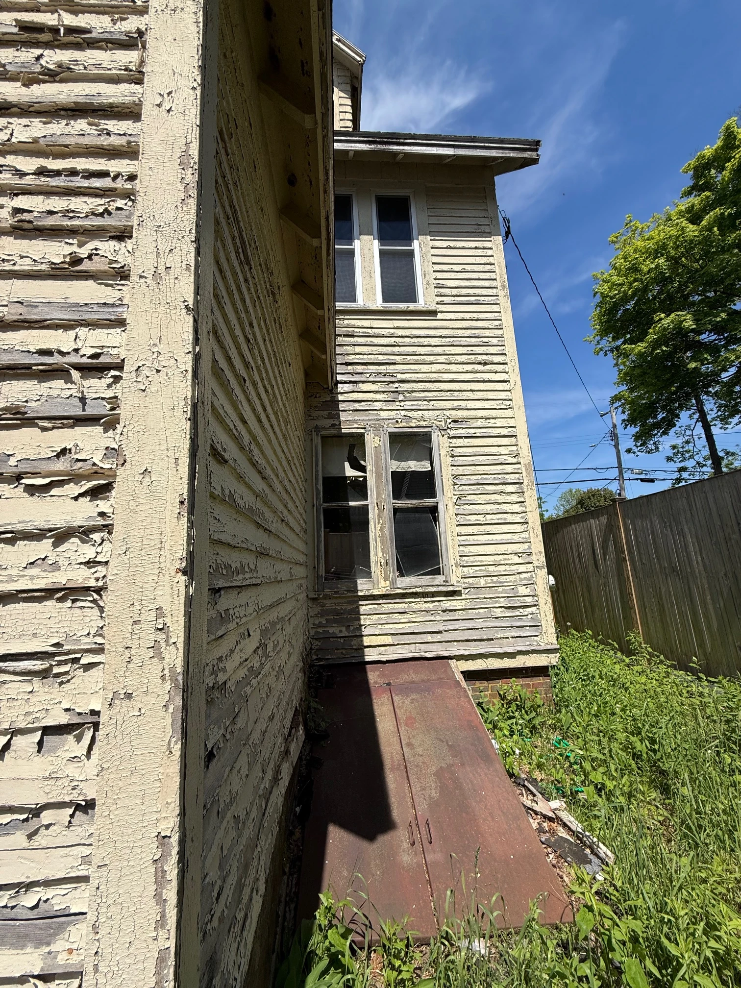 Narrow side elevation of the house